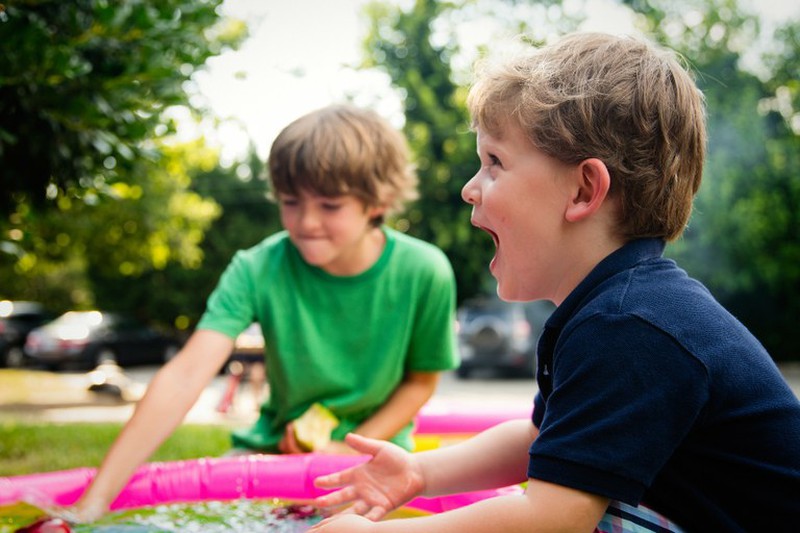 Coins pour les enfants dans le jardin