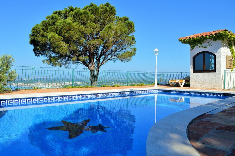 Comment réparer les carreaux de piscine