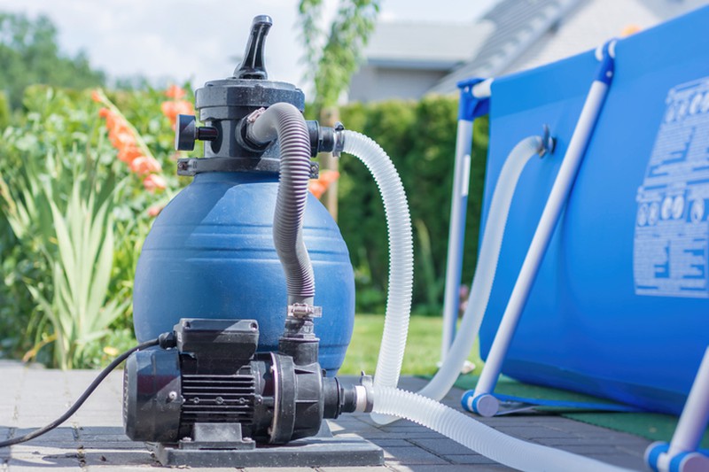 Maintenance, charging, changing and checking of sand to the pool filter