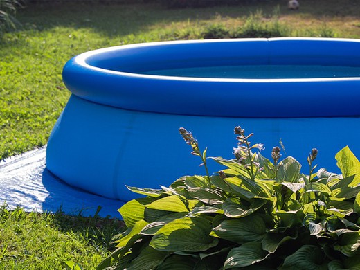 How to clean an inflatable pool