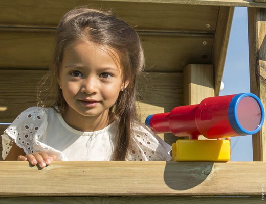 Parque infantil com barco-cabine