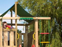 Kinderpark mit Swings Lodge Playhouse & 2-Schaukel